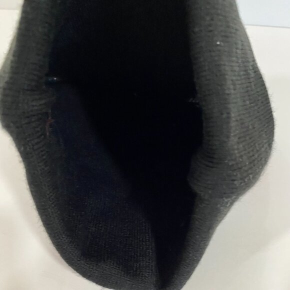 Bioworld Pokemon Pokeball Beanie Hat Cap Knit Pom Winter HTF NEW - Picture 6 of 6